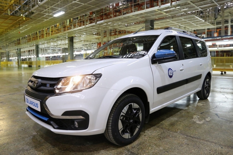 АВТОВАЗ запустил серийное производство Lada e-Largus. Цена известна