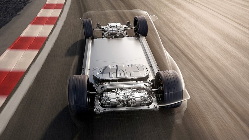 Серийный спортседан Xiaomi SU7 Ultra: три мотора, 1548 л.с. и 1,98 с до «сотни»