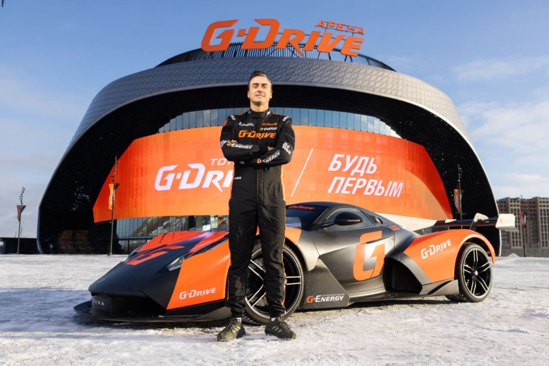 Анна Щербакова и Роман Русинов провели стартовое вбрасывание шайбы на матче «Авангарда» в Омске