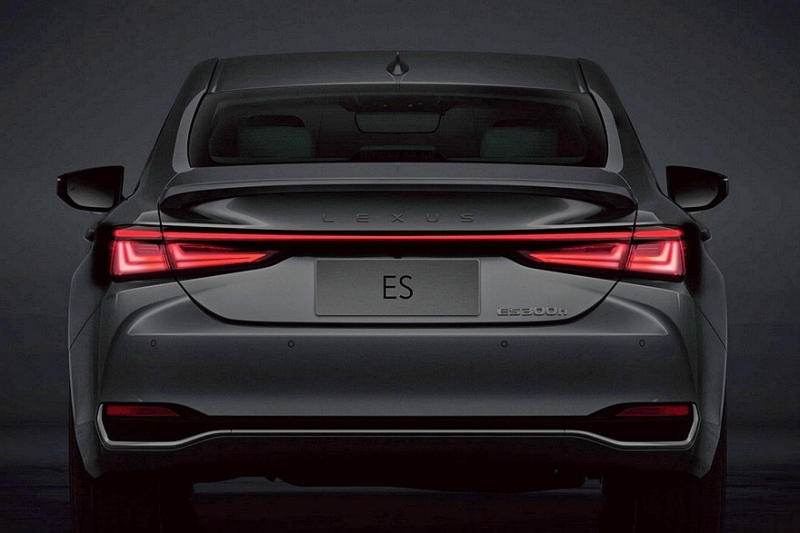 Lexus ES получил рестайлинг вместо нового поколения