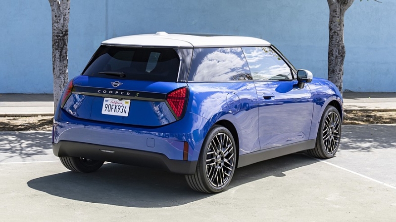 Mini решила отложить старт производства Cooper EV и Aceman на заводе в Англии