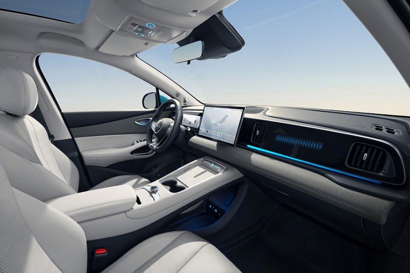 Новый кроссовер BYD Sea Lion 05 EV вышел против популярного Geely EX5