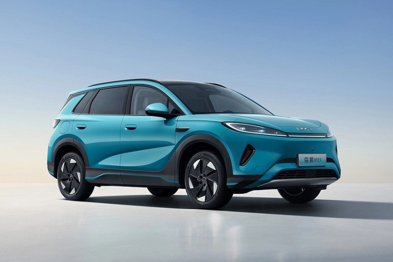 Новый кроссовер BYD Sea Lion 05 EV вышел против популярного Geely EX5