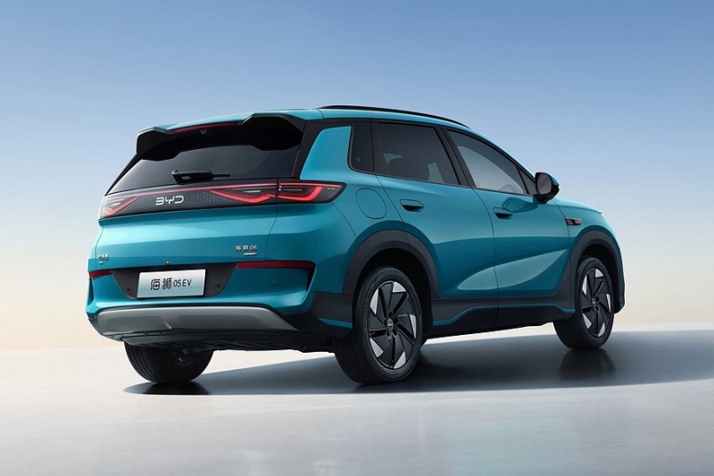 Новый кроссовер BYD Sea Lion 05 EV вышел против популярного Geely EX5