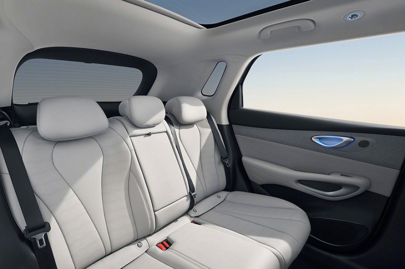 Новый кроссовер BYD Sea Lion 05 EV вышел против популярного Geely EX5