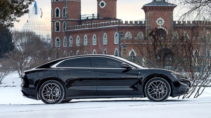 Роскошный седан Yangwang U7 от BYD: электромобиль и гибрид с оппозитным мотором