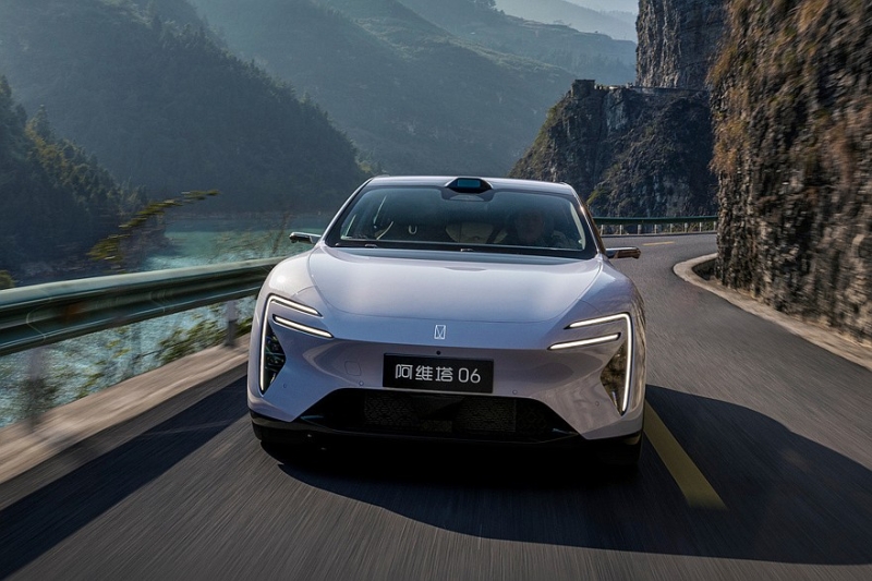 Седан Avatr 06 выходит на рынок: самая дешёвая модель в гамме