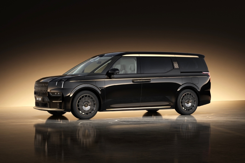 Ещё роскошнее, ещё дороже: VIP-версия Zeekr 009 теперь доступна с золотой отделкой