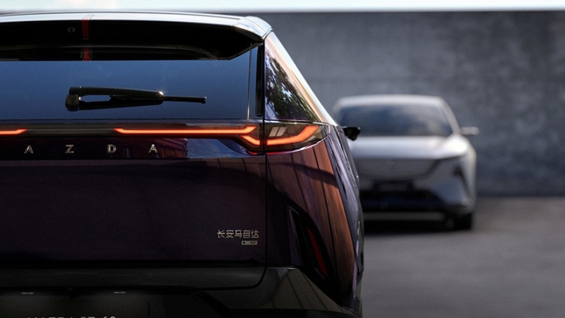 Mazda EZ-60: китайская платформа, большое табло в салоне и глобальные амбиции