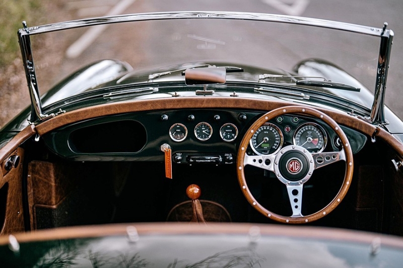 MGA Factory Edition: лёгкий рестомод от Frontline Cars с двумя моторами Ford на выбор