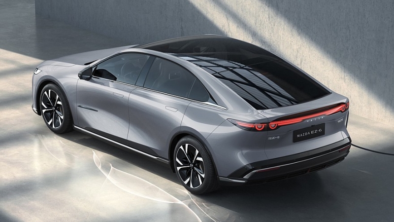 Новый кроссовер Mazda CX-6e: первые изображения