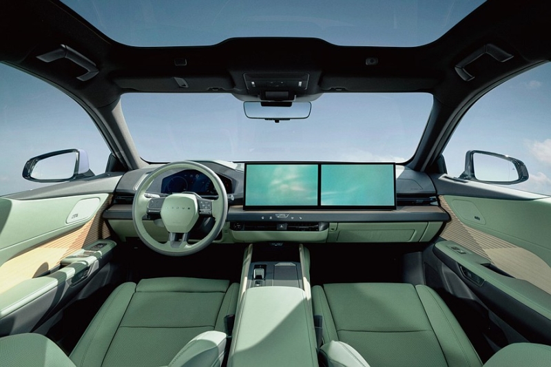 Новый седан Lexus ES: гибрид или электрокар и два варианта оформления салона