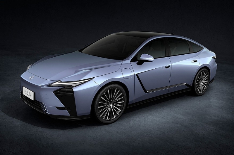 Новый седан Lexus ES: гибрид или электрокар и два варианта оформления салона