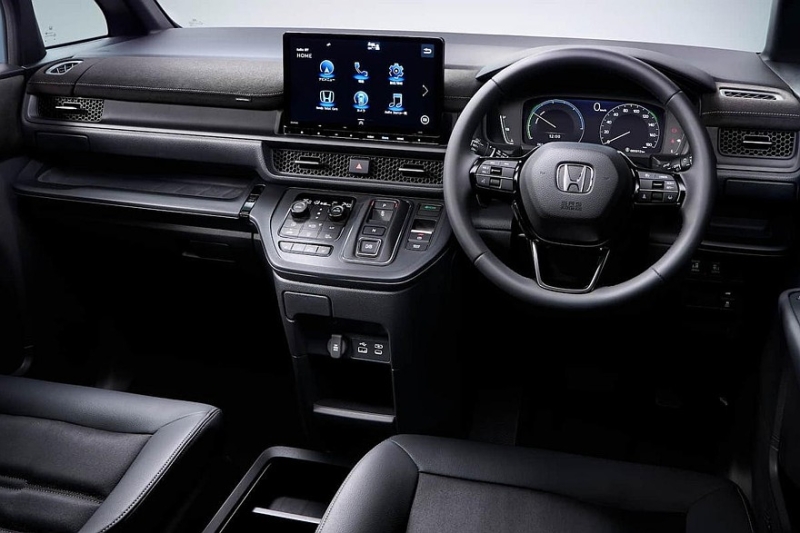 Обновлён популярный минивэн Honda Step WGN: расширенное оснащение и особая версия