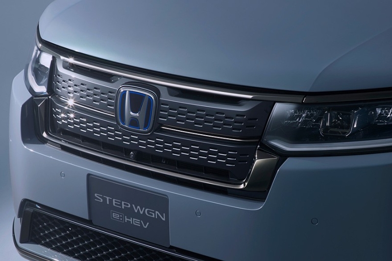 Обновлён популярный минивэн Honda Step WGN: расширенное оснащение и особая версия