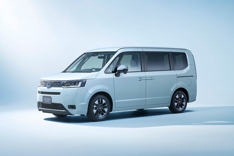 Обновлён популярный минивэн Honda Step WGN: расширенное оснащение и особая версия