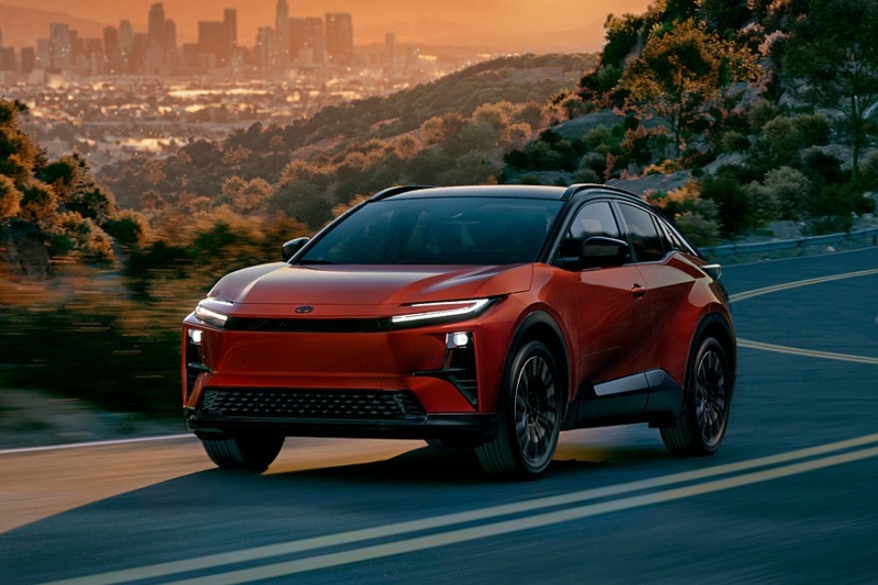 Ещё один кроссовер Toyota C-HR: без «плюса» и только полный привод