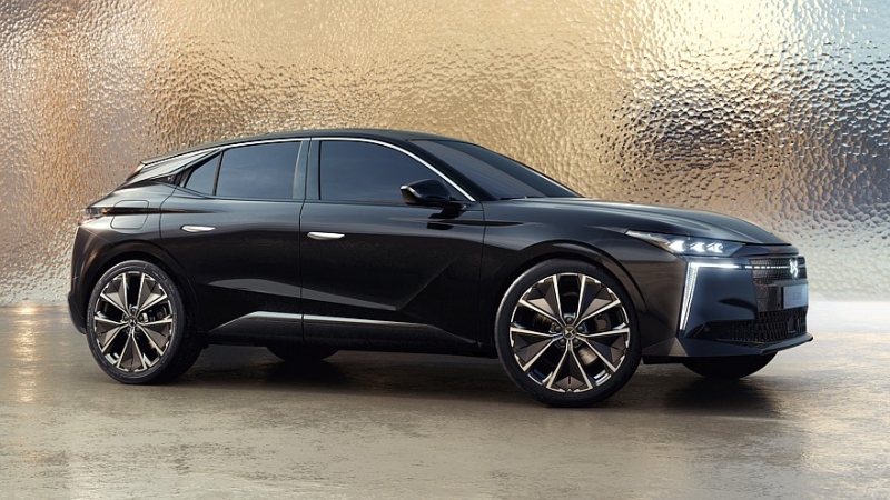 Хэтчбек DS 4 сменил имя на DS №4 после рестайлинга и обзавёлся электрической версией