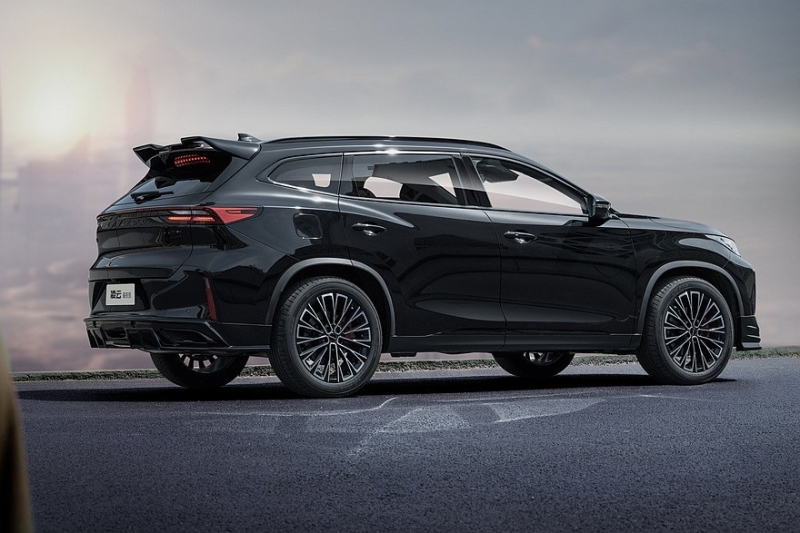 Кроссовер Exeed TXL «почернел» и стал агрессивнее в новой спецверсии