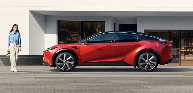 Купеобразный кроссовер Toyota bZ5 встал на конвейер