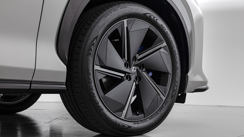 Lexus обновил кроссовер RZ и добавил новую спецверсию седану IS в США