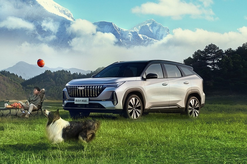 Новый Geely Atlas поступил в продажу: дешевле предшественника