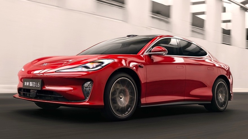 Премиальный лифтбек IM L6 от SAIC обновлён на втором году жизни, цены снижены