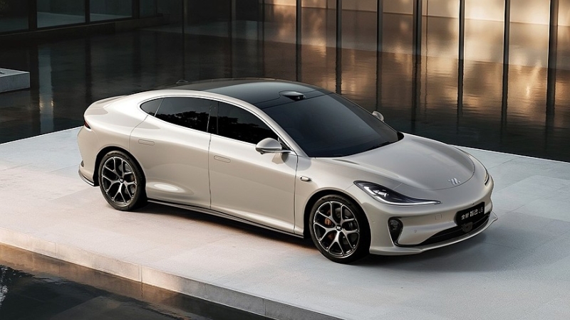 Премиальный лифтбек IM L6 от SAIC обновлён на втором году жизни, цены снижены