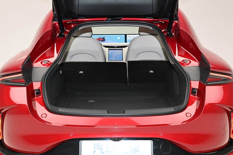 Премиальный лифтбек IM L6 от SAIC обновлён на втором году жизни, цены снижены