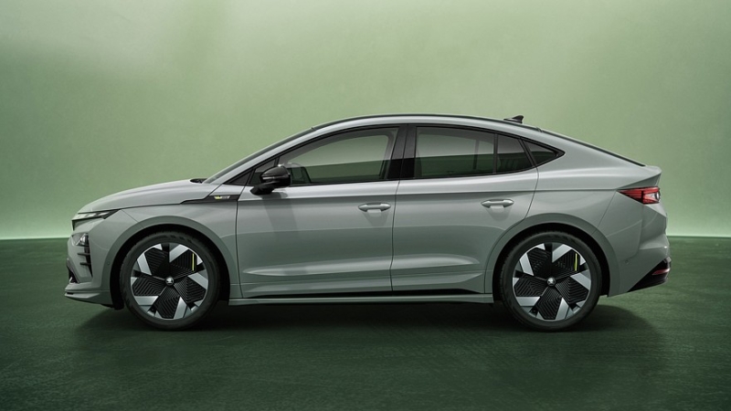 Топовые кроссоверы: Skoda рассекретила обновлённые Enyaq RS и Enyaq Coupe RS