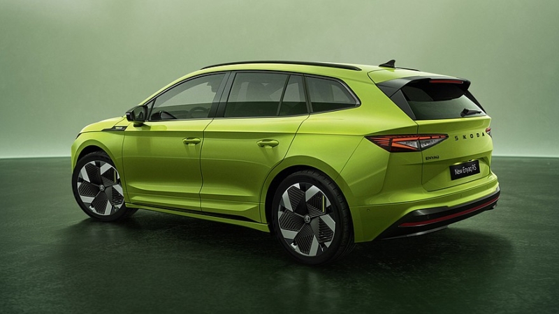 Топовые кроссоверы: Skoda рассекретила обновлённые Enyaq RS и Enyaq Coupe RS