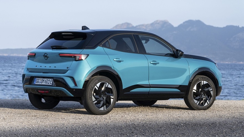 «Заряженный» кроссовер Opel Mokka GSE показался на первых тизерах