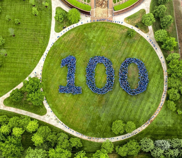 Chrysler отмечает вековой юбилей на фоне очень туманных перспектив