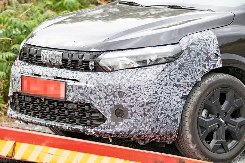 Dacia готовит обновлённый Logan: седан засветился на фото