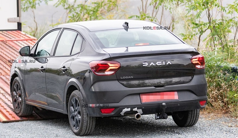 Dacia готовит обновлённый Logan: седан засветился на фото