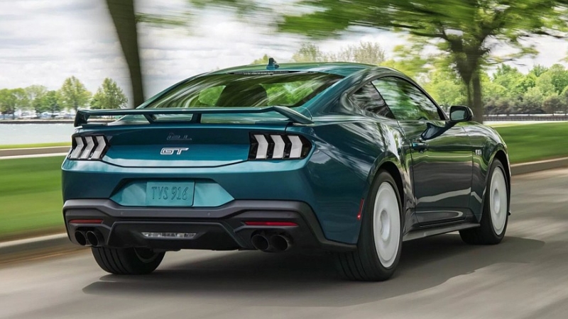 Ford Mustang посвежел и получил ретро-версию с отсылками к 1980-м годам