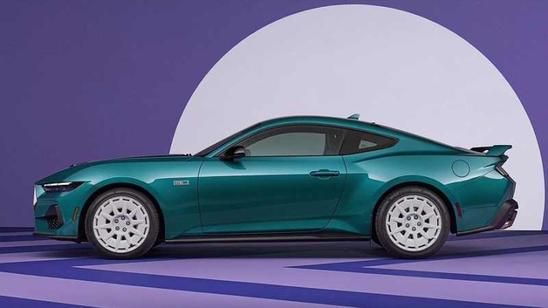 Ford Mustang посвежел и получил ретро-версию с отсылками к 1980-м годам