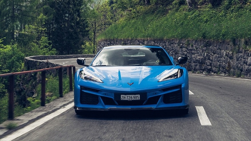 Гибридный Chevrolet Corvette E-Ray добрался до Европы в слегка ослабленном виде