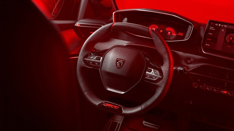 Хот-хэтч Peugeot E-208 GTi: попытка соригинальничать в условиях жесточайшей унификации