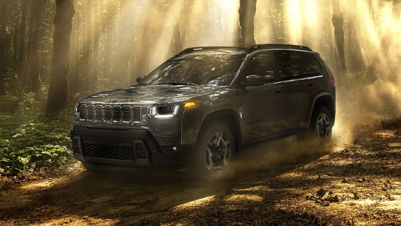 Jeep Cherokee следующего поколения показался на новых официальных снимках