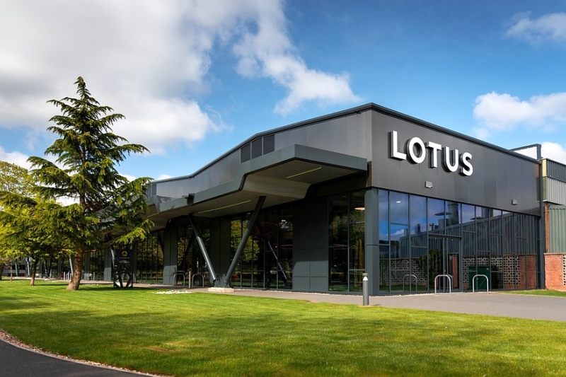 Lotus на перепутье: слухи о переезде в США и подробности о первой гибридной модели