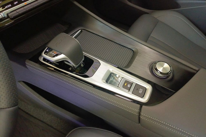 Новые кроссоверы Dongfeng Huge и Mage в России: комплектации и цены