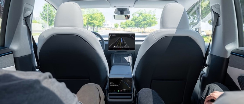 Tesla запустила Robotaxi под надзором, оно уже несколько раз грубо нарушило ПДД