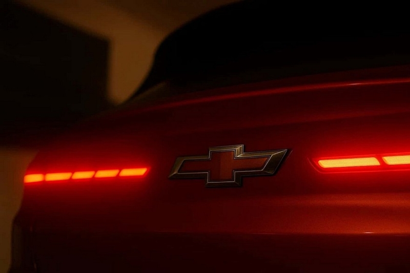 Chevrolet выпустит бюджетный кроссовер на базе Onix: первые официальные кадры