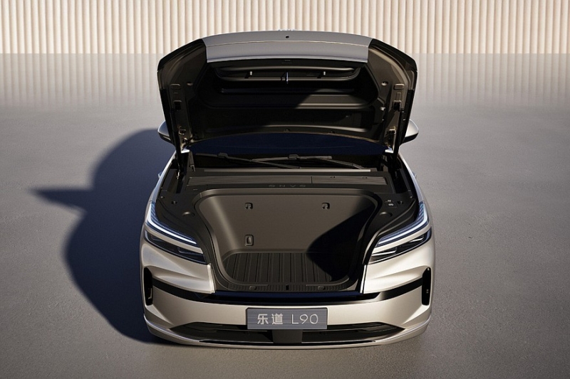 Nio готовится вывести на рынок большой кроссовер Onvo L90: рассекречен интерьер