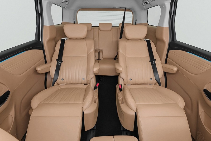 Представлен экспортный минивэн JAC Traveler. В России он появится под маркой Sollers