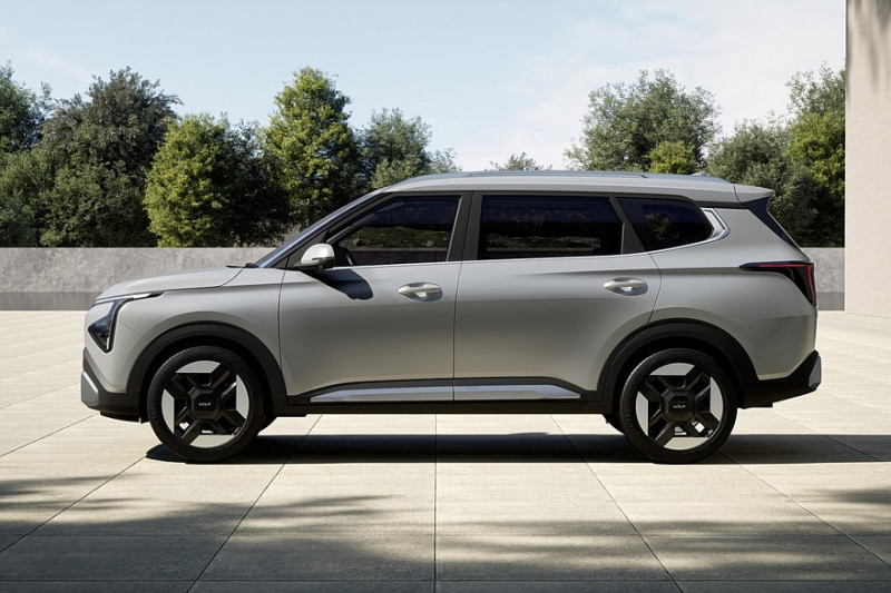 «Престижный» кроссвэн Kia Carens Clavis с другой «начинкой»: продажи начались