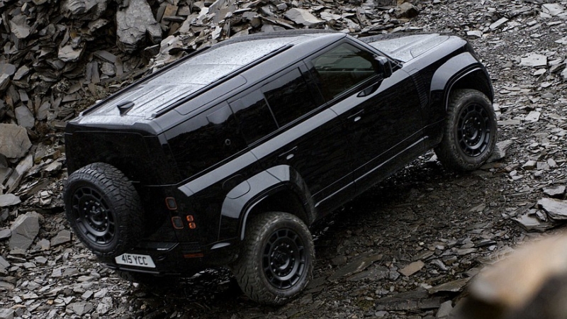 «Слился с тьмой»: у внедорожника Land Rover Defender Octa появился «затемнённый» вариант