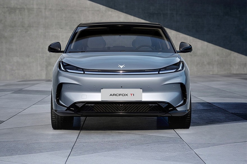 Arcfox T1 от BAIC попробует переманить покупателей у компактов BYD и Geely