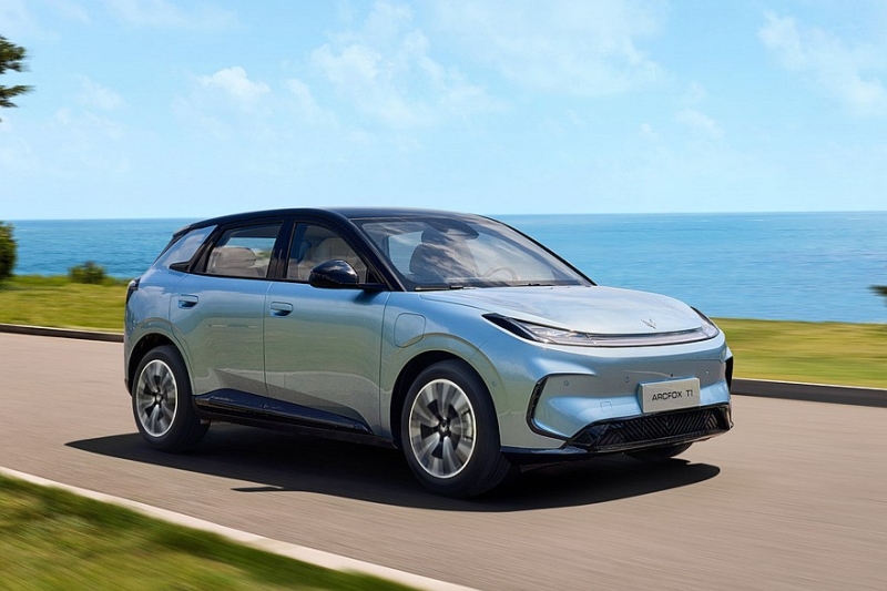 Arcfox T1 от BAIC попробует переманить покупателей у компактов BYD и Geely